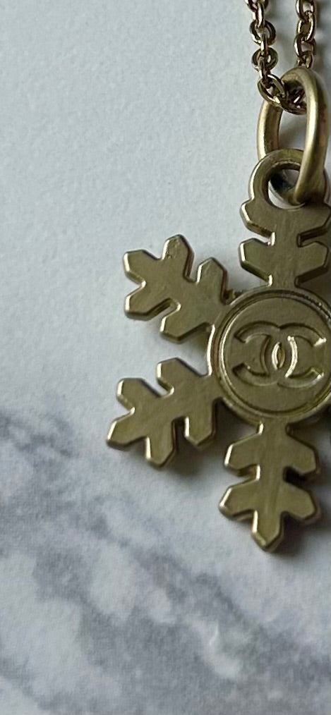 Chanel snowflake02 necklace