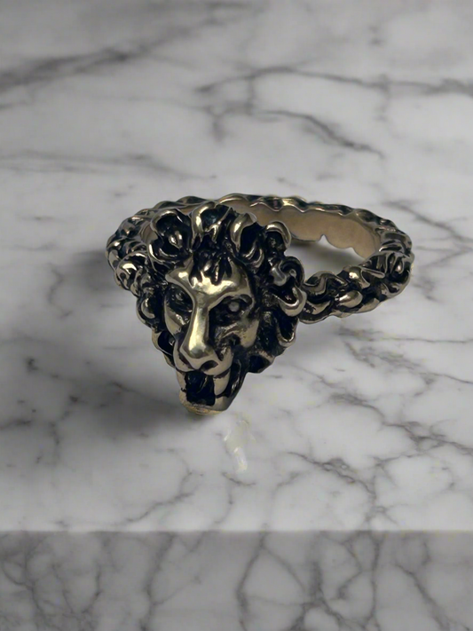 Gucci lion head brass ring