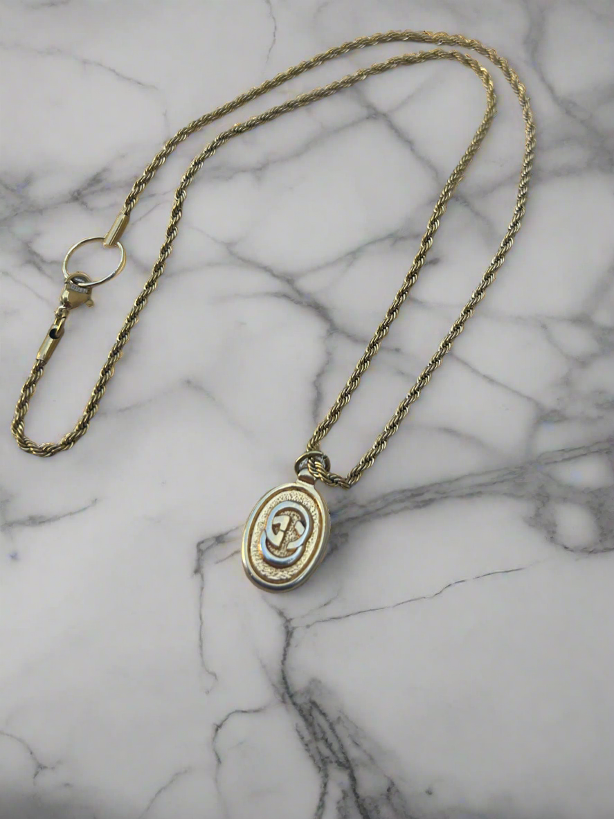 Gucci interlock necklace